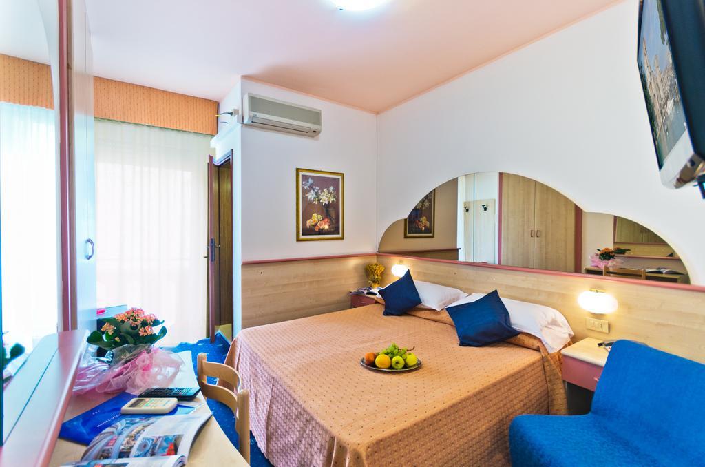 Hotel Victoria Bibione Habitación foto