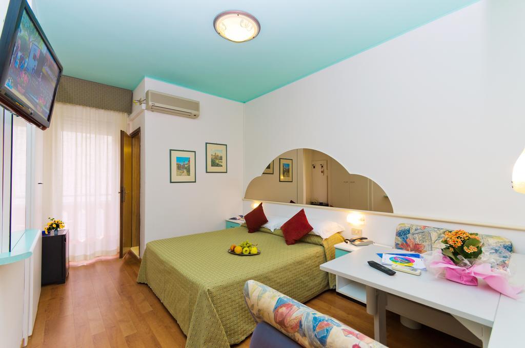 Hotel Victoria Bibione Habitación foto