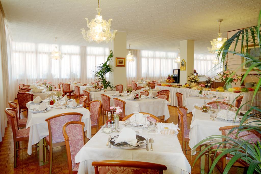 Hotel Victoria Bibione Exterior foto