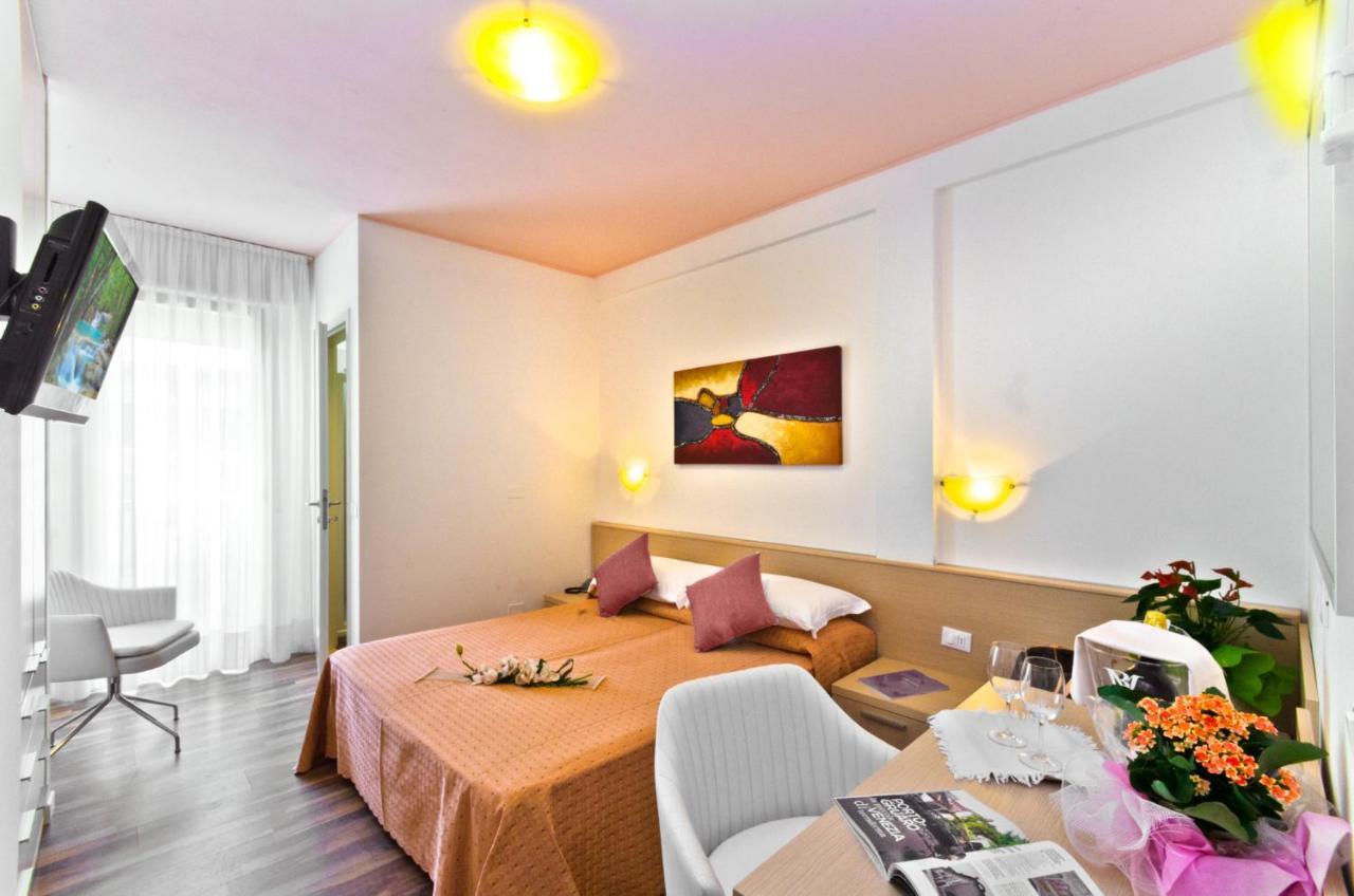 Hotel Victoria Bibione Exterior foto
