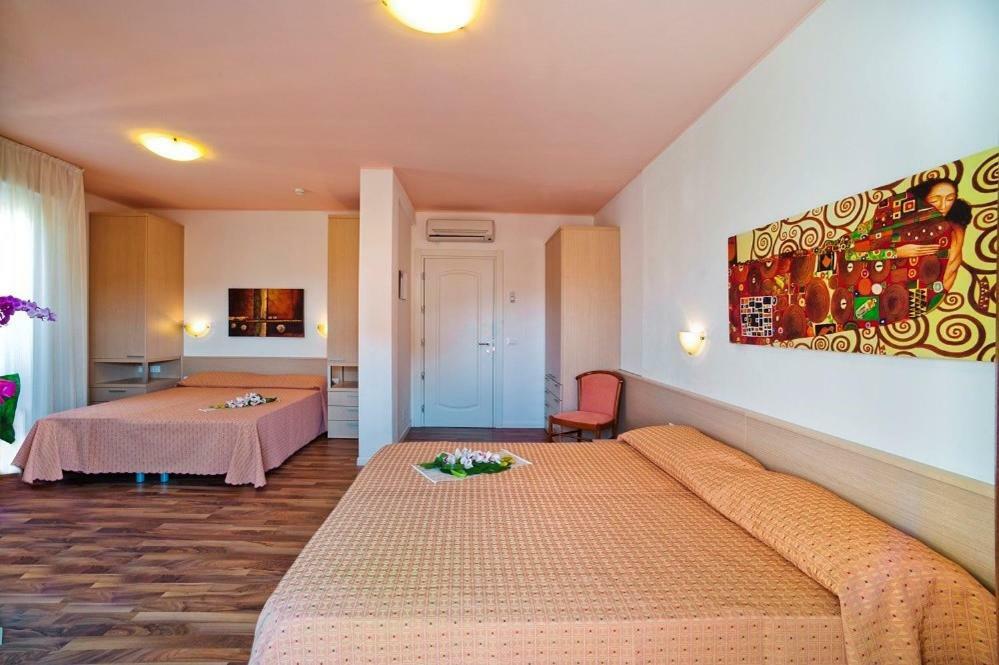 Hotel Victoria Bibione Exterior foto